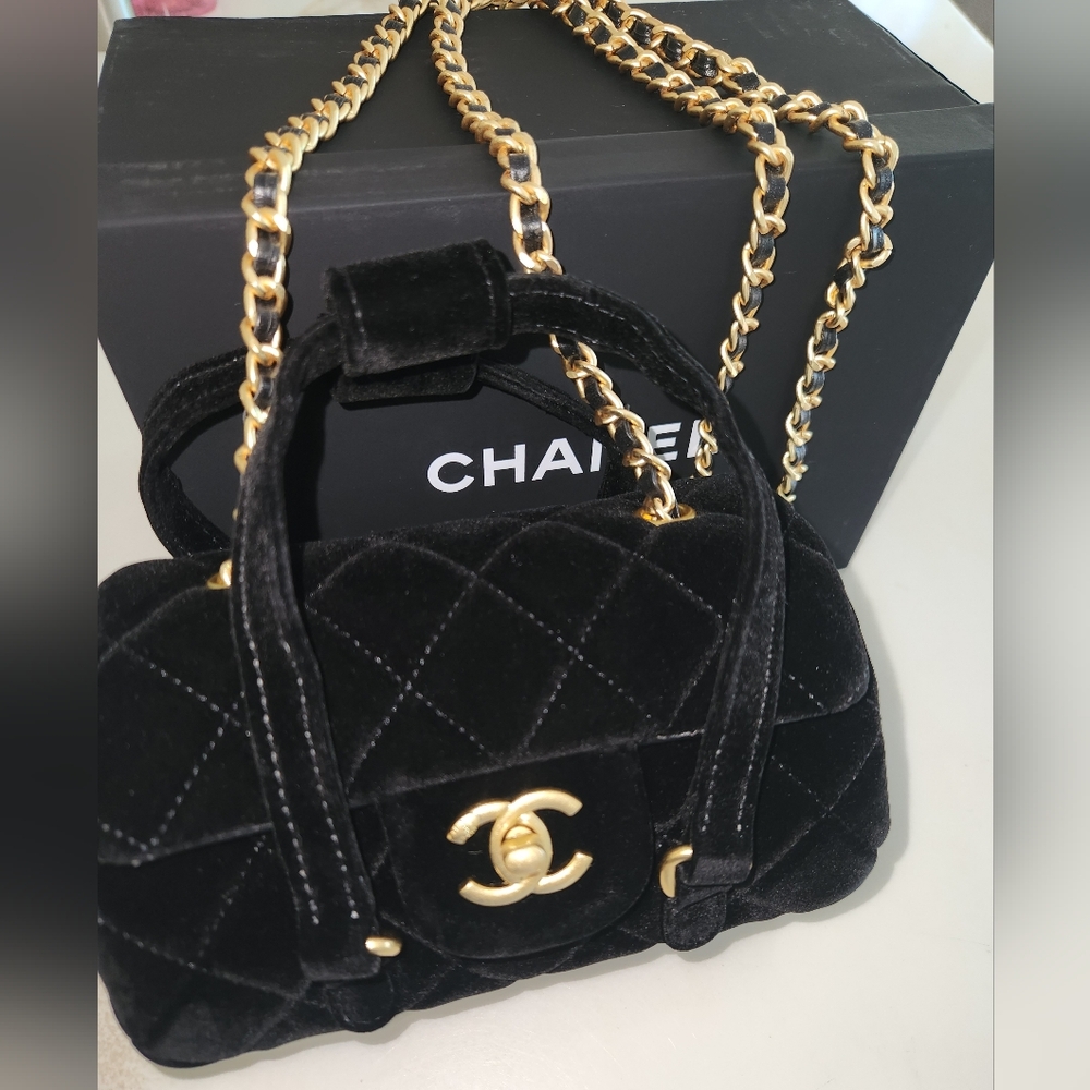 Chanel Gift with Purchase Black Velvet Quilted Handbag - Picture 14 of 17